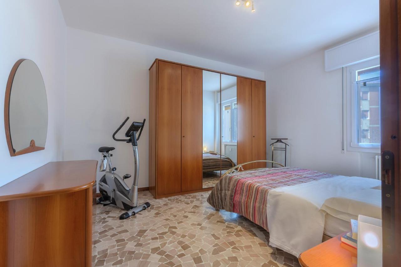 a 500 mt dalla Certosa Apartment Bologna Esterno foto
